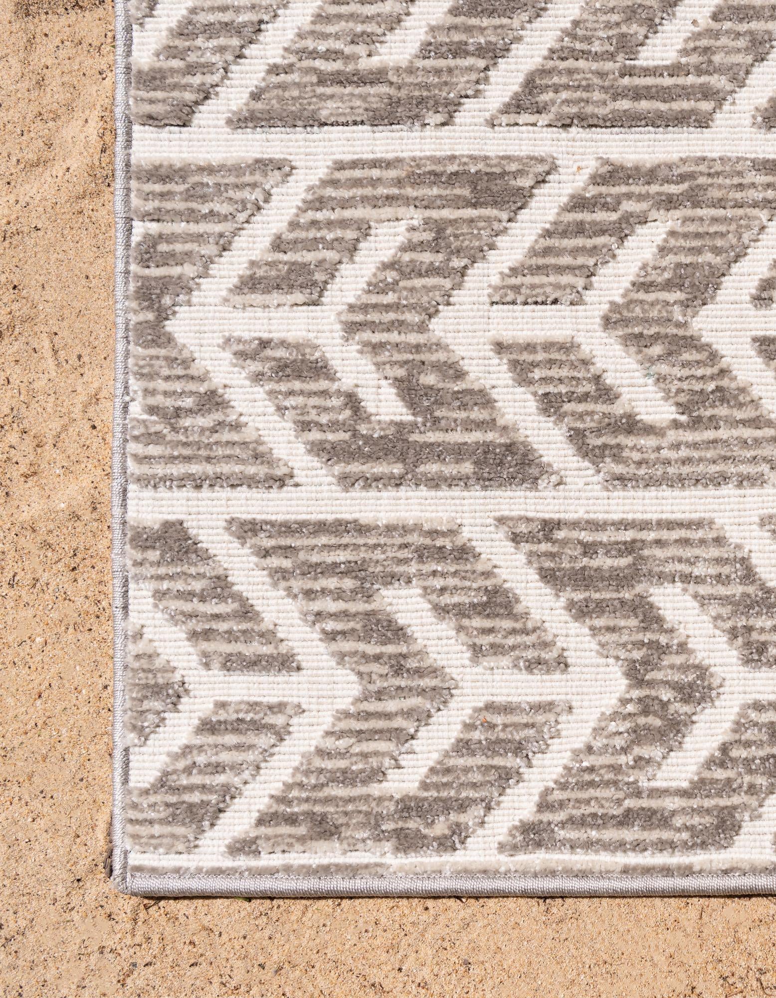 2' x 6' Easy-Clean Sabrina Soto Aston Indoor / Outdoor Runner Rug