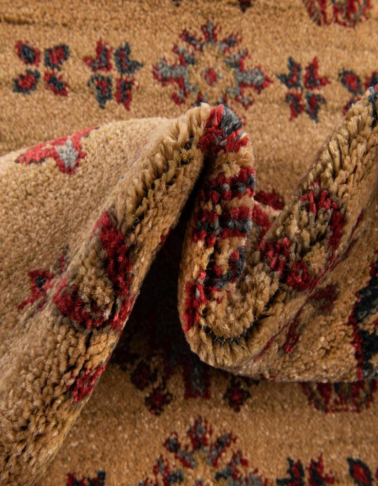 Detail image of 2' x 6' Sara Runner Rug