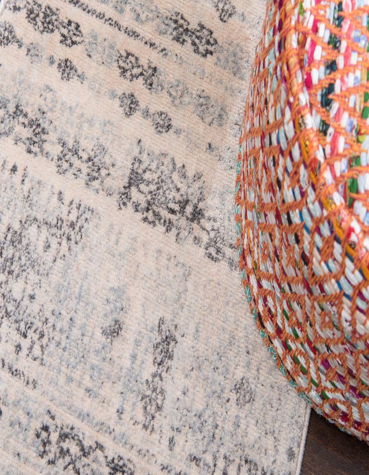 Detail image of 2' 2 x 6' Solaris Runner Rug