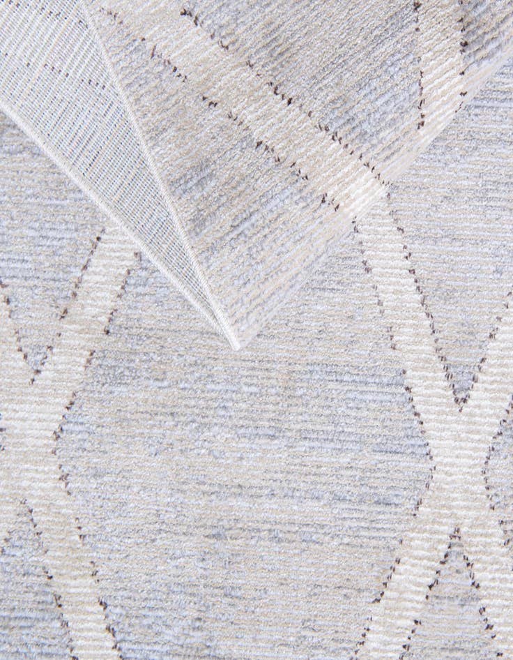 Detail image of 2' 7 x 10' Starlight Runner Rug