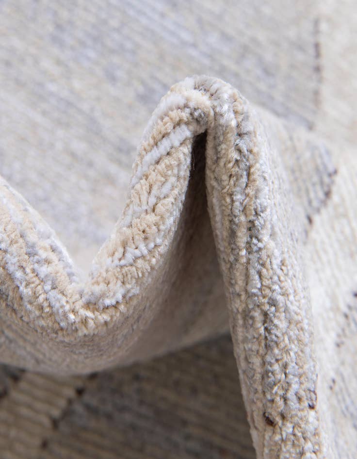 Detail image of 2' 7 x 10' Starlight Runner Rug