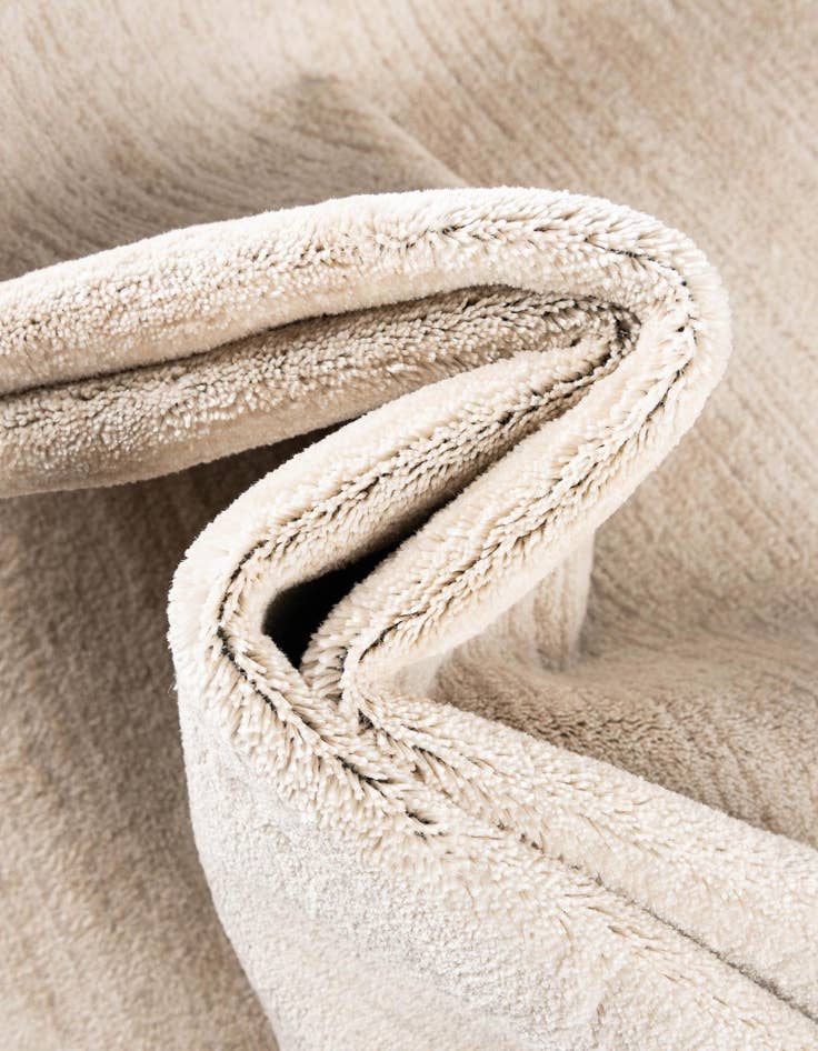 Detail image of Jill Zarin 2' 7 x 10' Uptown Runner Rug