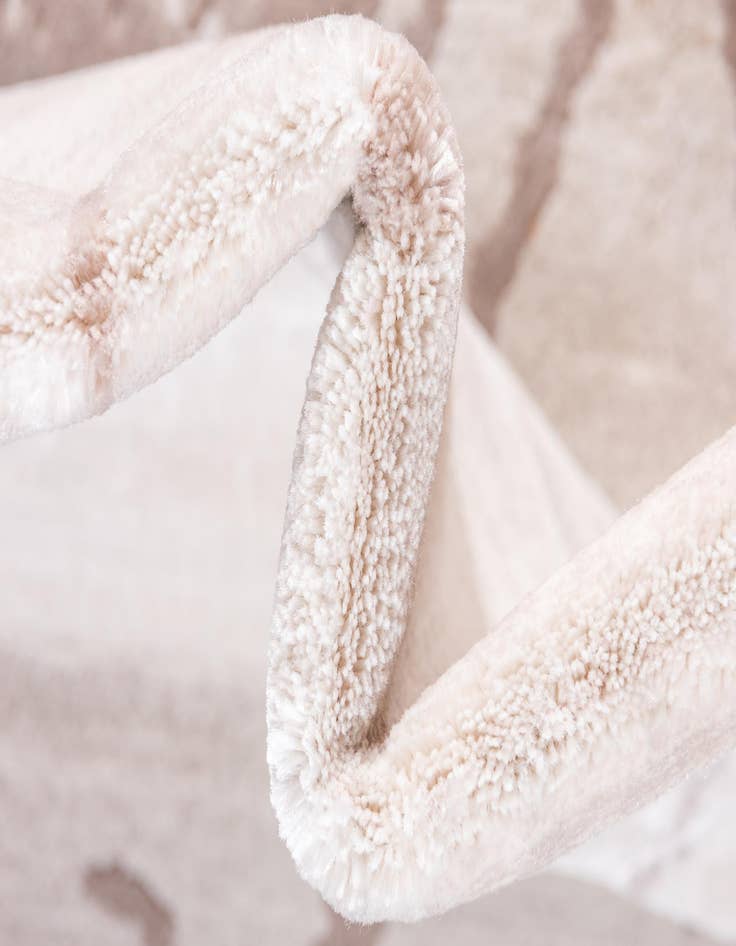 Detail image of 2' 2 x 6' Uptown Runner Rug