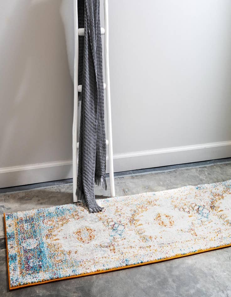 Detail image of 2' 7 x 10' Venice Runner Rug