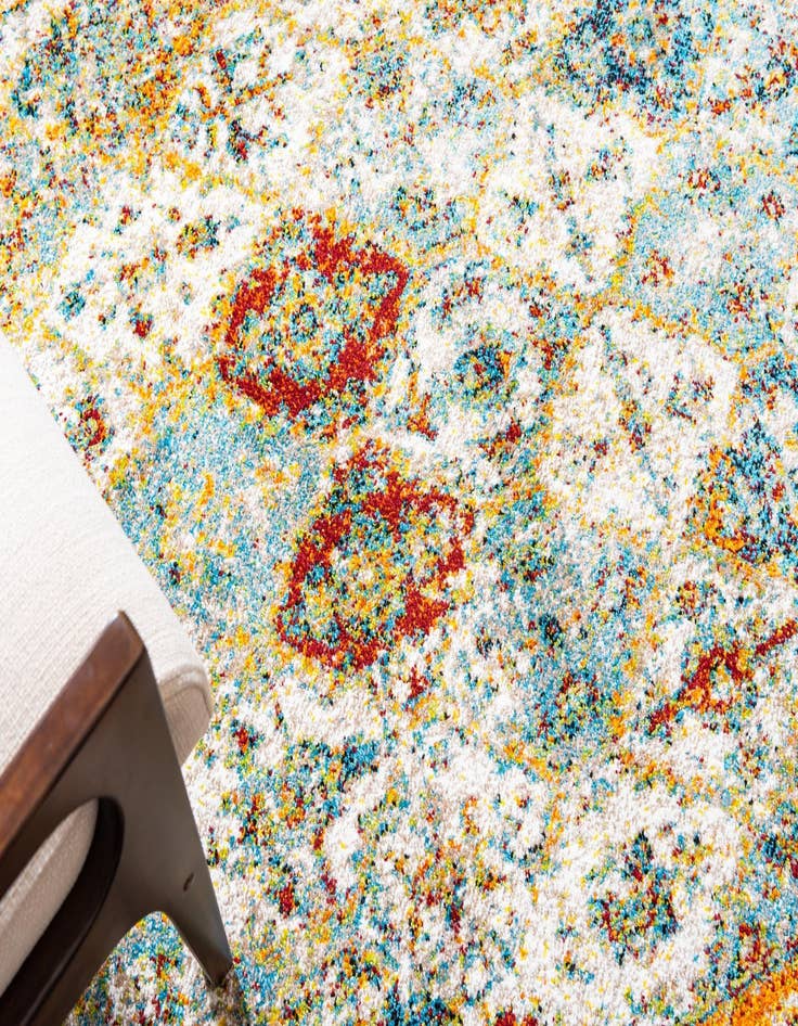 Detail image of 2' 7 x 10' Venice Runner Rug