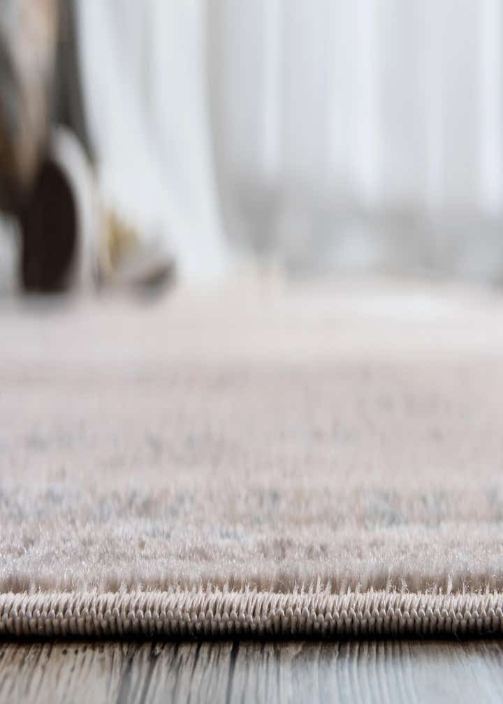 2' 7 x 6' Victoria Runner Rug