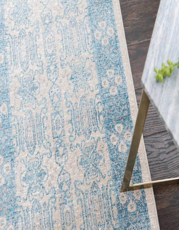 Detail image of 2' 7 x 10' Viola Runner Rug