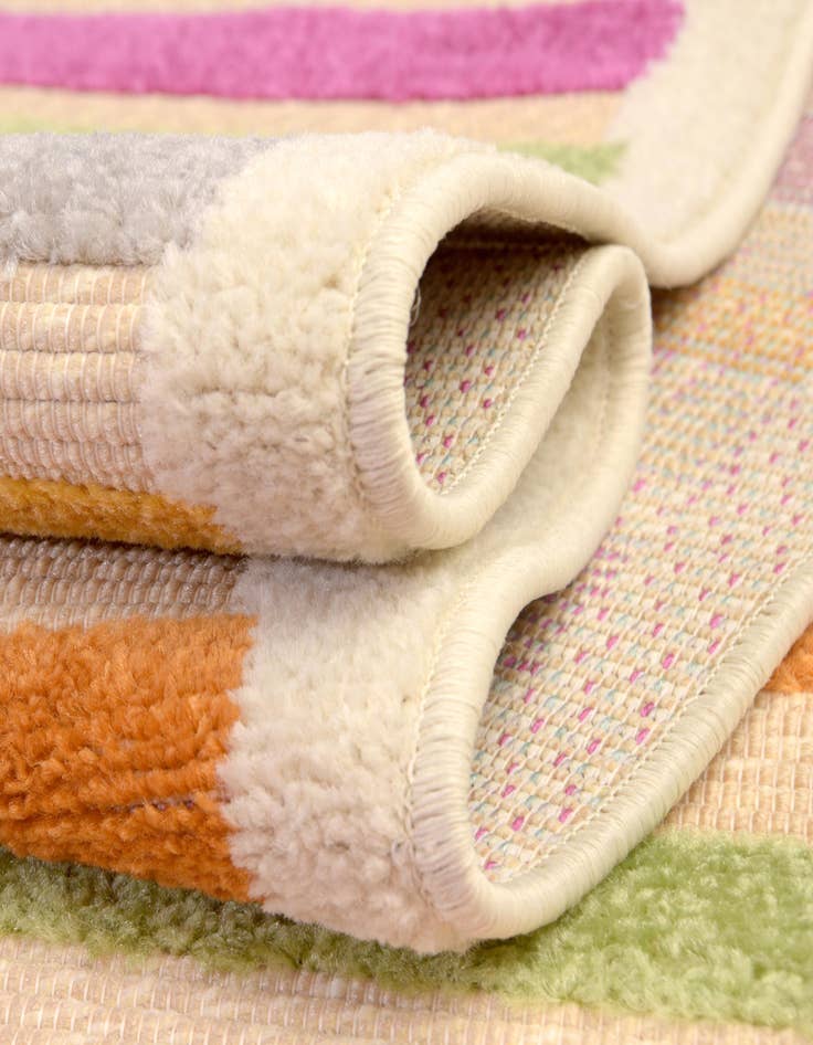 Detail image of 7' 10 x 7' 10 Easy-Clean Aruba Indoor / Outdoor Square Rug