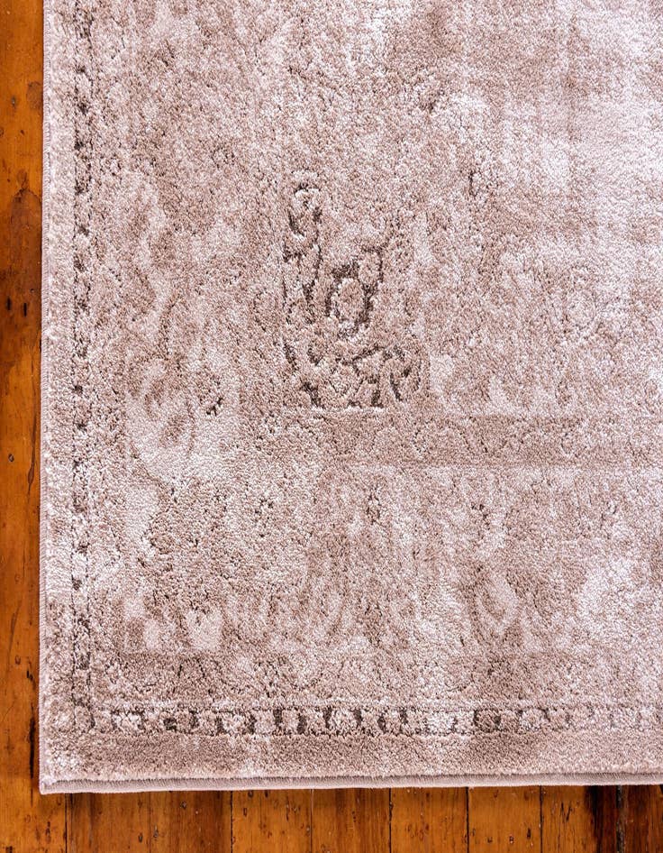 Detail image of 7' 10 x 7' 10 Estate Square Rug