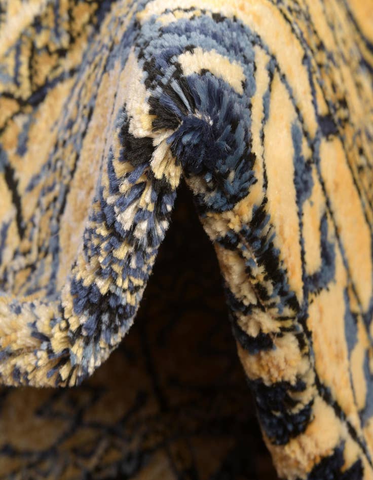 Detail image of 8' x 8' Georgetown Square Rug