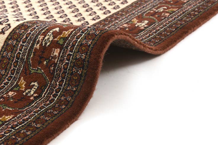 Detail image of 4' 9 x 5' 2 Mir Square Rug