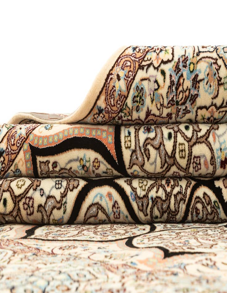 Detail image of 6' 9 x 6' 9 Nain Square Rug