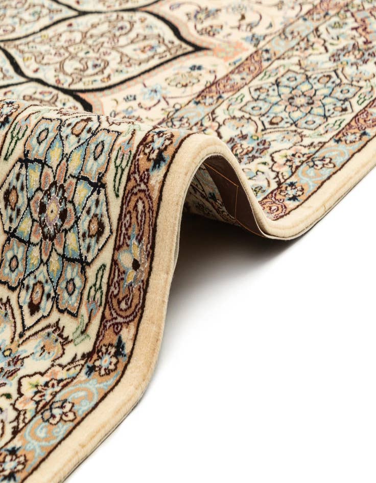 Detail image of 6' 9 x 6' 9 Nain Square Rug