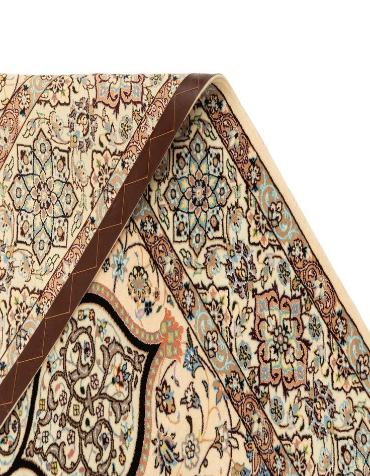 Detail image of 6' 9 x 6' 9 Nain Square Rug
