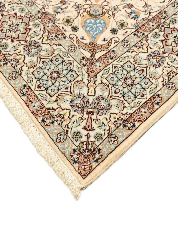 Detail image of 6' 9 x 6' 9 Nain Square Rug