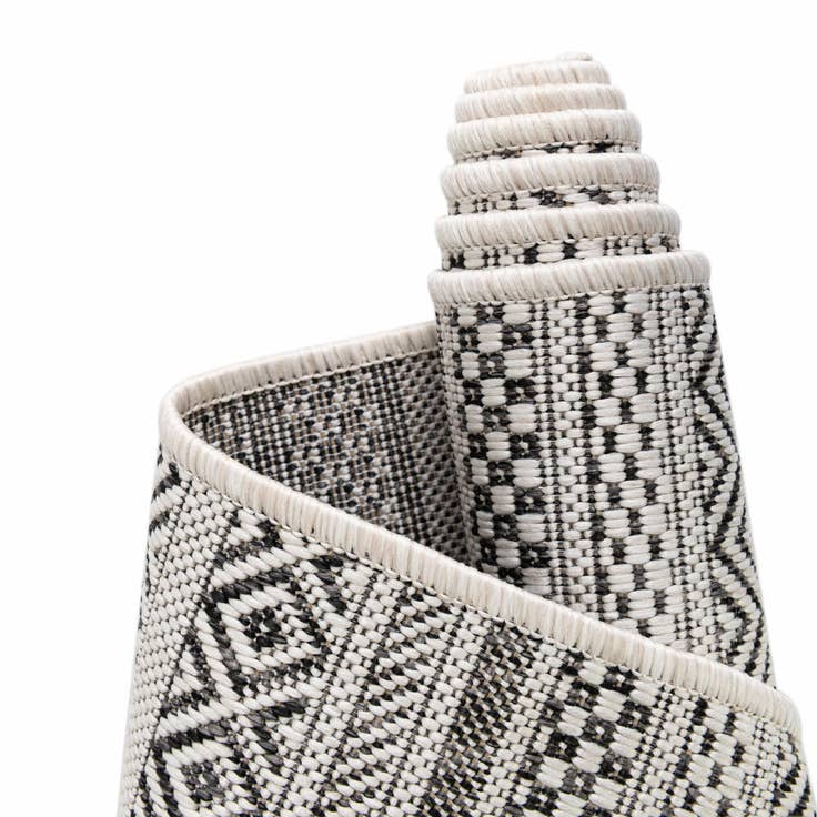 Detail image of 5' 3 x 5' 3 Easy-Clean Ribbon Indoor / Outdoor Square Rug