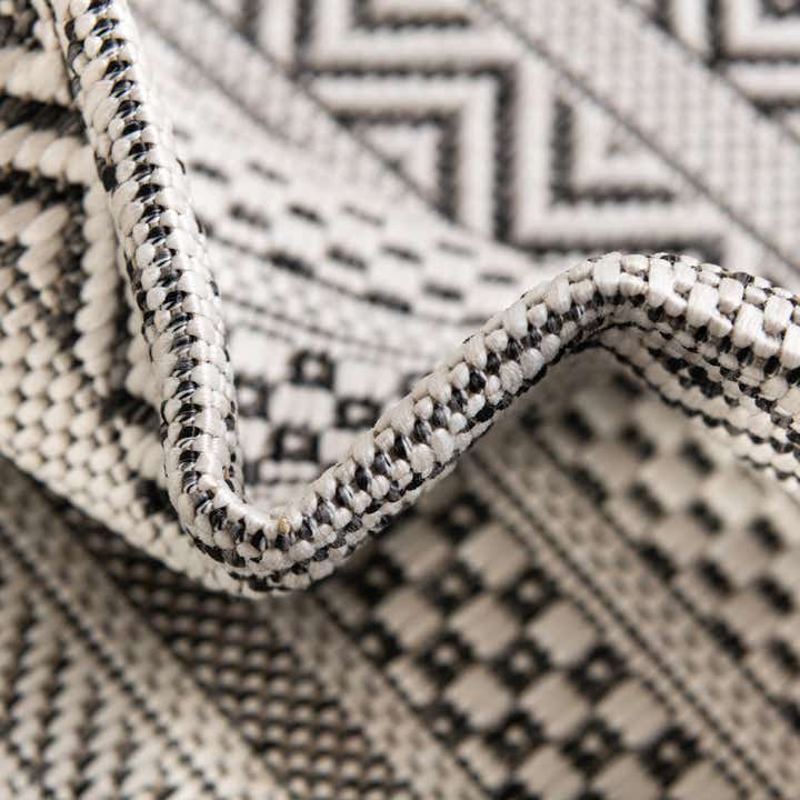 5' 3 x 5' 3 Easy-Clean Ribbon Indoor / Outdoor Square Rug