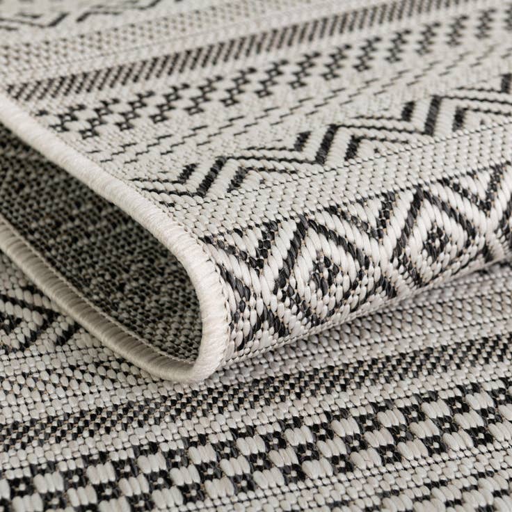 Detail image of 5' 3 x 5' 3 Easy-Clean Ribbon Indoor / Outdoor Square Rug
