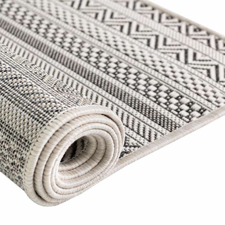 5' 3 x 5' 3 Easy-Clean Ribbon Indoor / Outdoor Square Rug