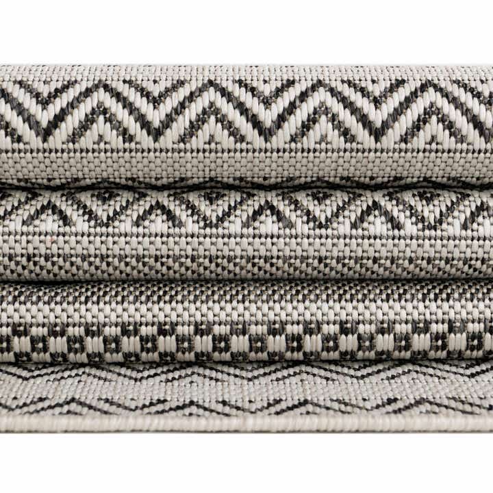 5' 3 x 5' 3 Easy-Clean Ribbon Indoor / Outdoor Square Rug