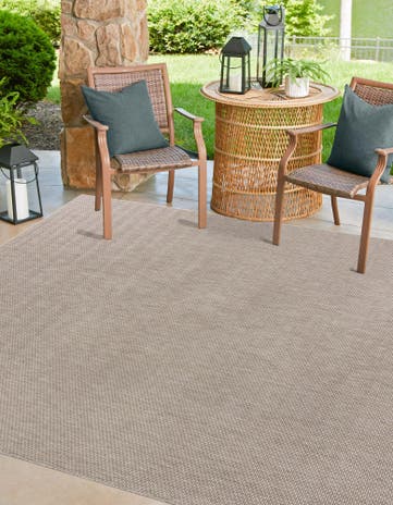 6' 1 x 6' 1 Easy-Clean Solid Indoor / Outdoor Square Rug