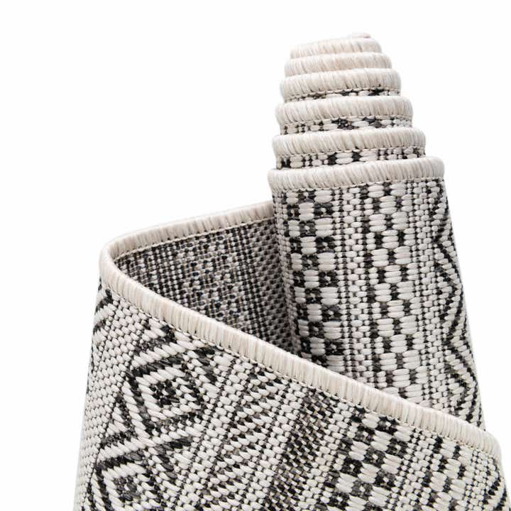 7' 10 x 7' 10 Easy-Clean Striped Indoor / Outdoor Square Rug