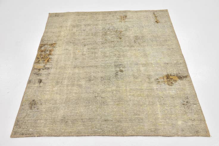 Detail image of 4' x 4' 5 Hand Knotted Ultra Vintage Persian Wool Square Rug