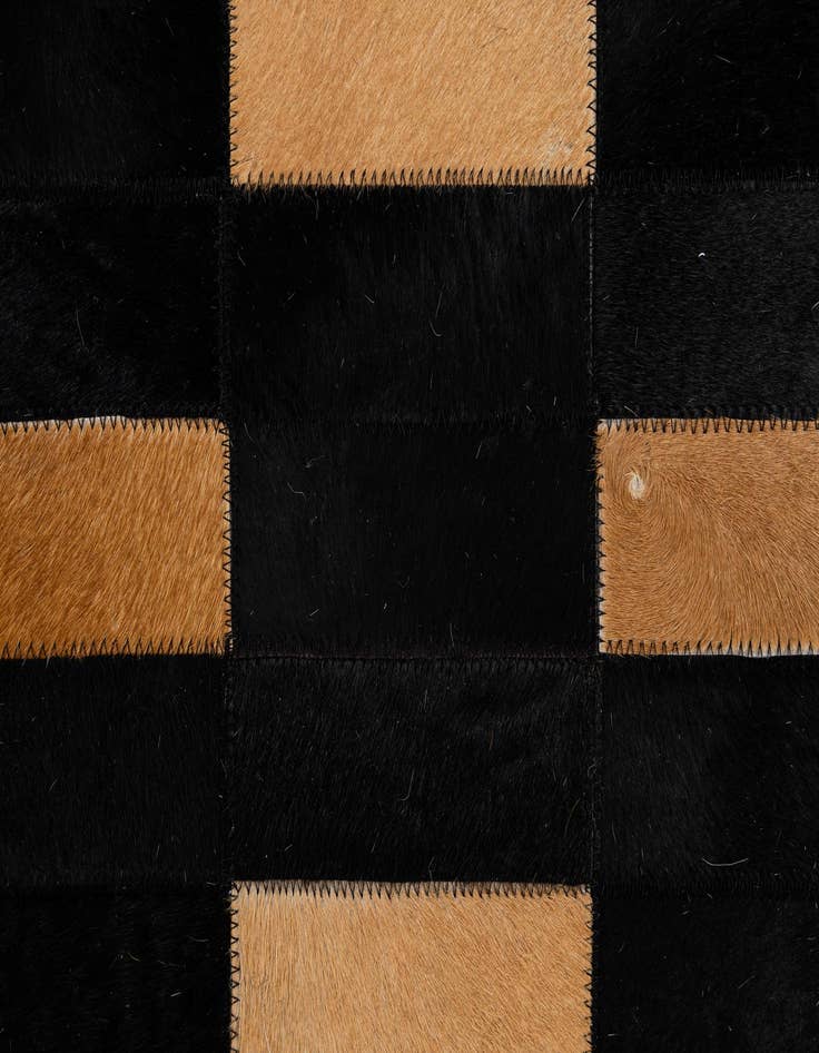Detail image of 5' 1 x 7' 11 Cowhide - Patchwork Rug