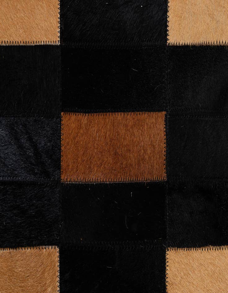Detail image of 5' 1 x 7' 11 Cowhide - Patchwork Rug