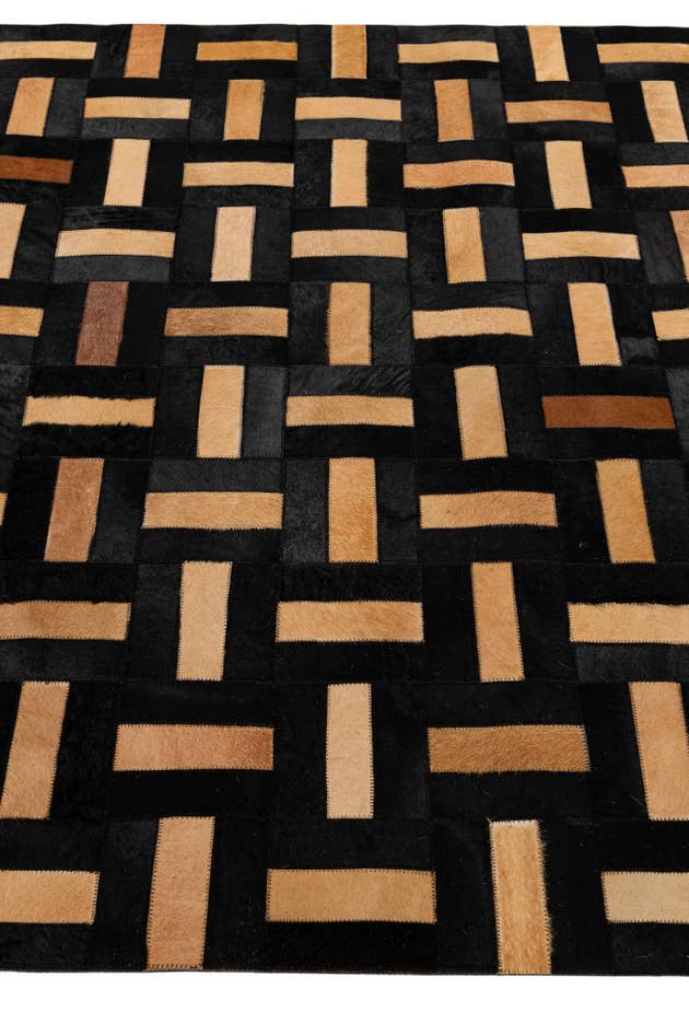 Detail image of 5' 1 x 7' 11 Cowhide - Patchwork Rug