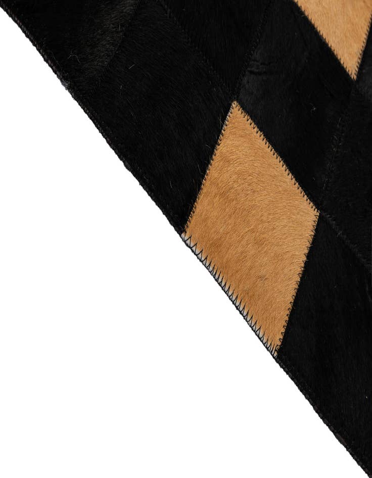 Detail image of 5' x 7' 10 Cowhide - Patchwork Rug