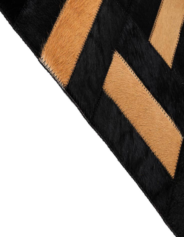 Detail image of 5' 1 x 8' Cowhide - Patchwork Rug