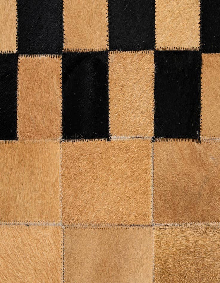 Detail image of 5' 1 x 8' Cowhide - Patchwork Rug