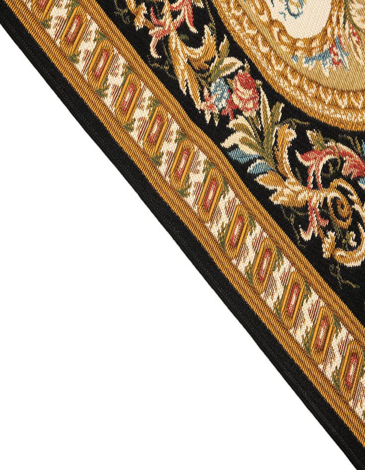 Detail image of 5' 2 x 7' 7  Washable Traditional Indoor / Outdoor Rug