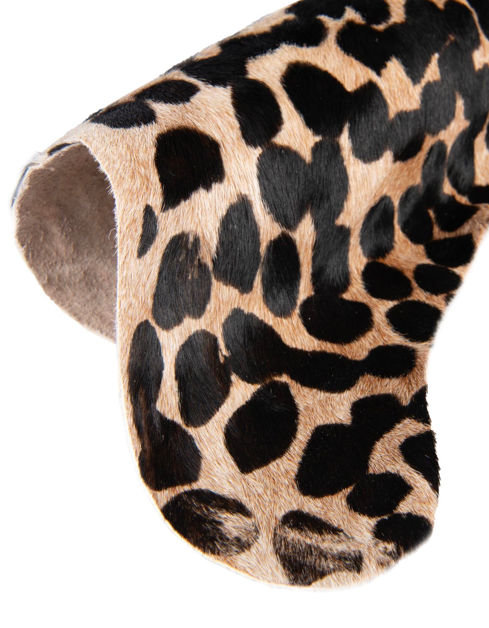 5' 7 x 6' 3 Cowhide Leather Rug