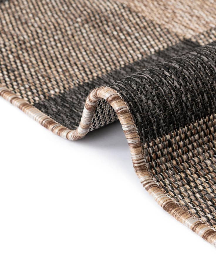 Detail image of 5' 3 x 8' Easy-Clean Checkered Indoor / Outdoor Rug
