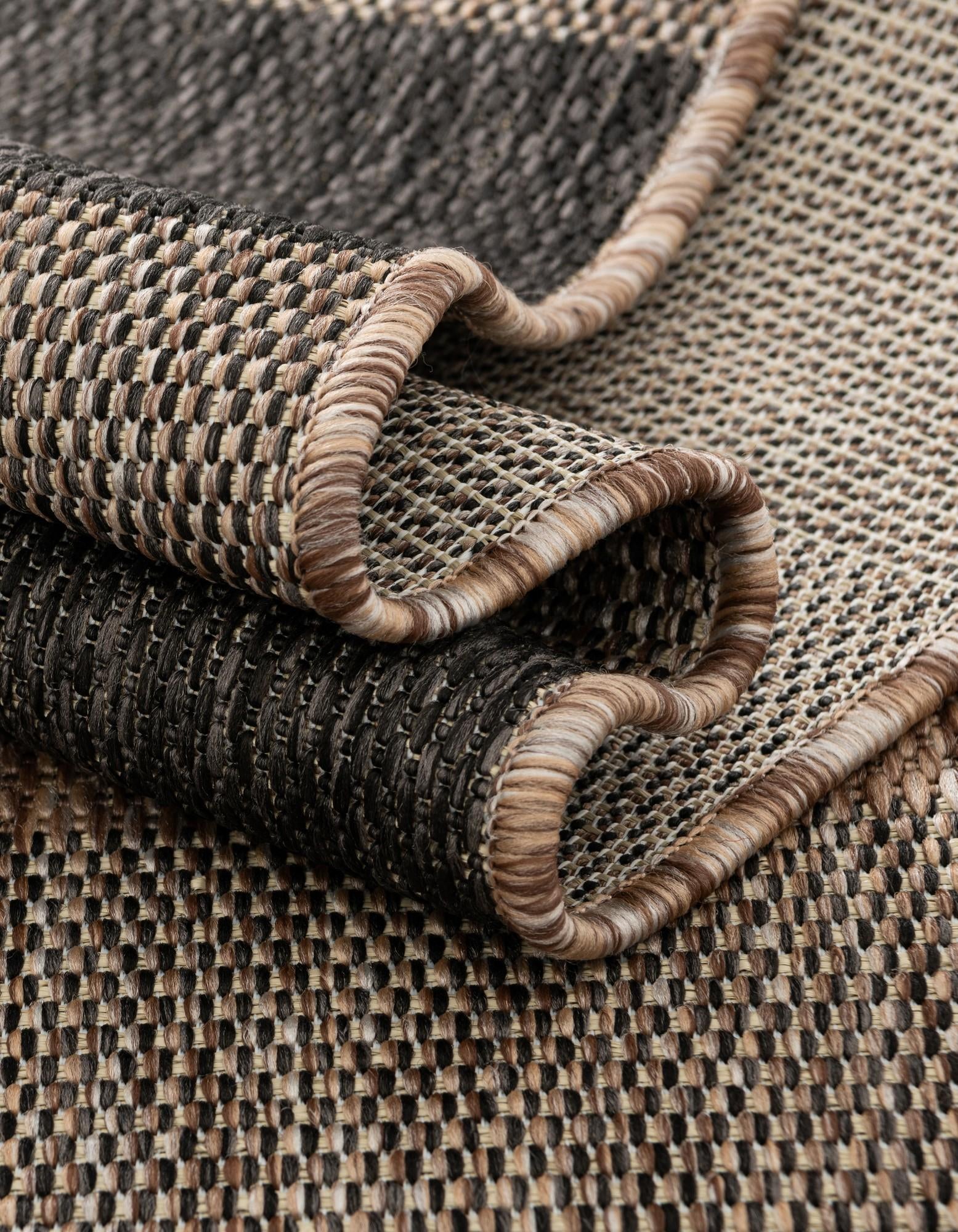 3' x 3' Easy-Clean Checkered Indoor / Outdoor Round Rug