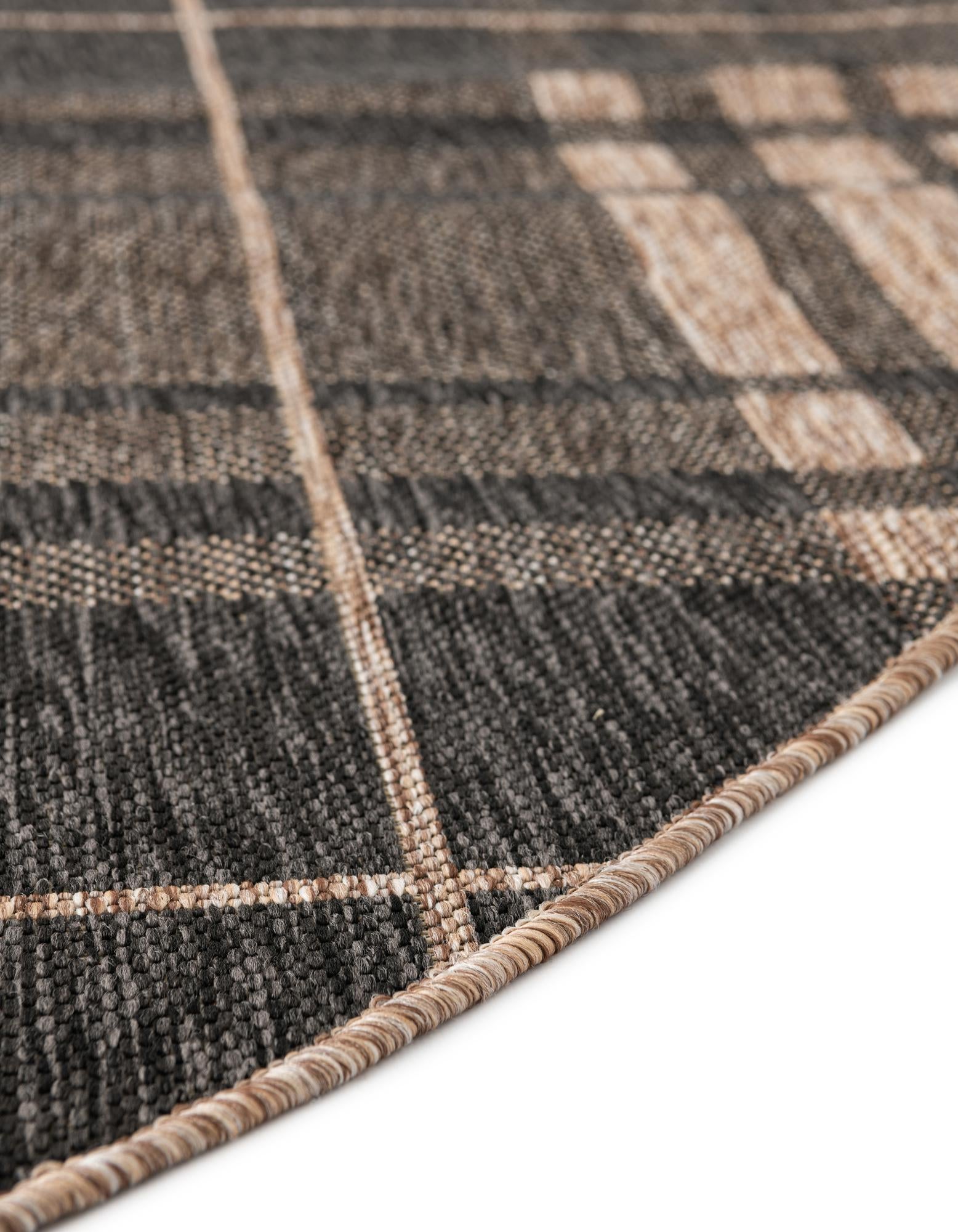 5' 3 x 5' 3 Easy-Clean Checkered Indoor / Outdoor Round Rug
