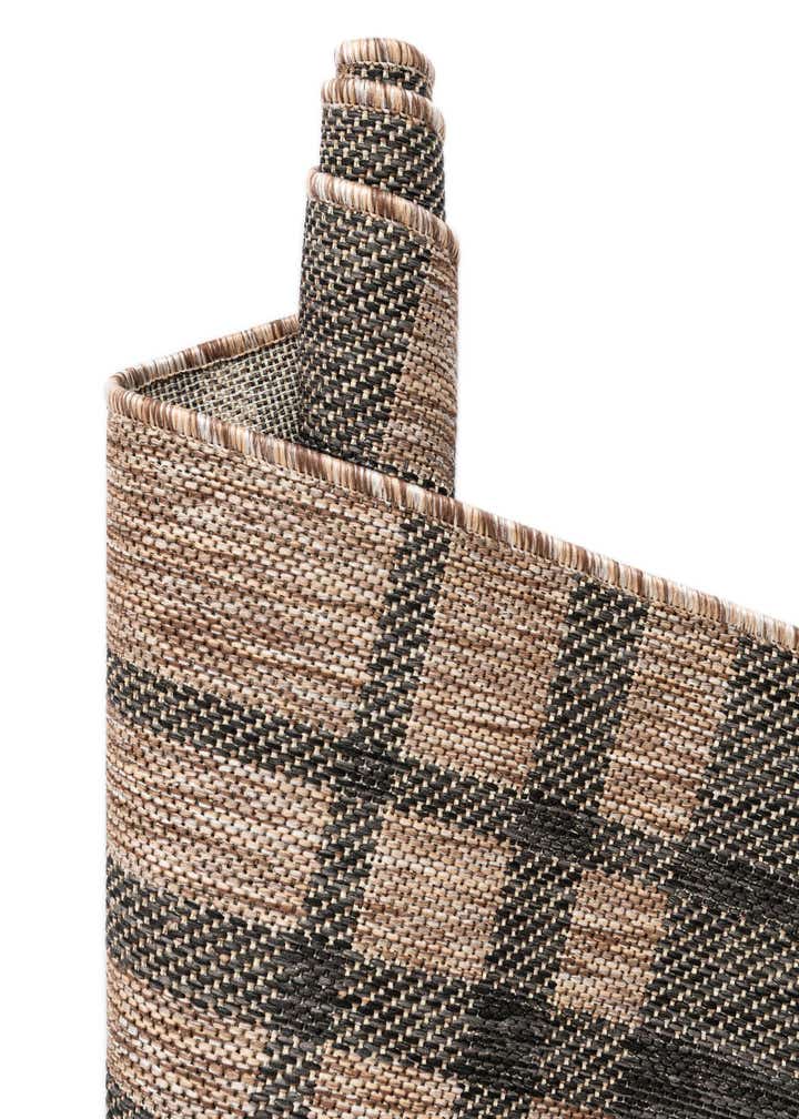 5' 3 x 5' 3 Easy-Clean Checkered Indoor / Outdoor Round Rug