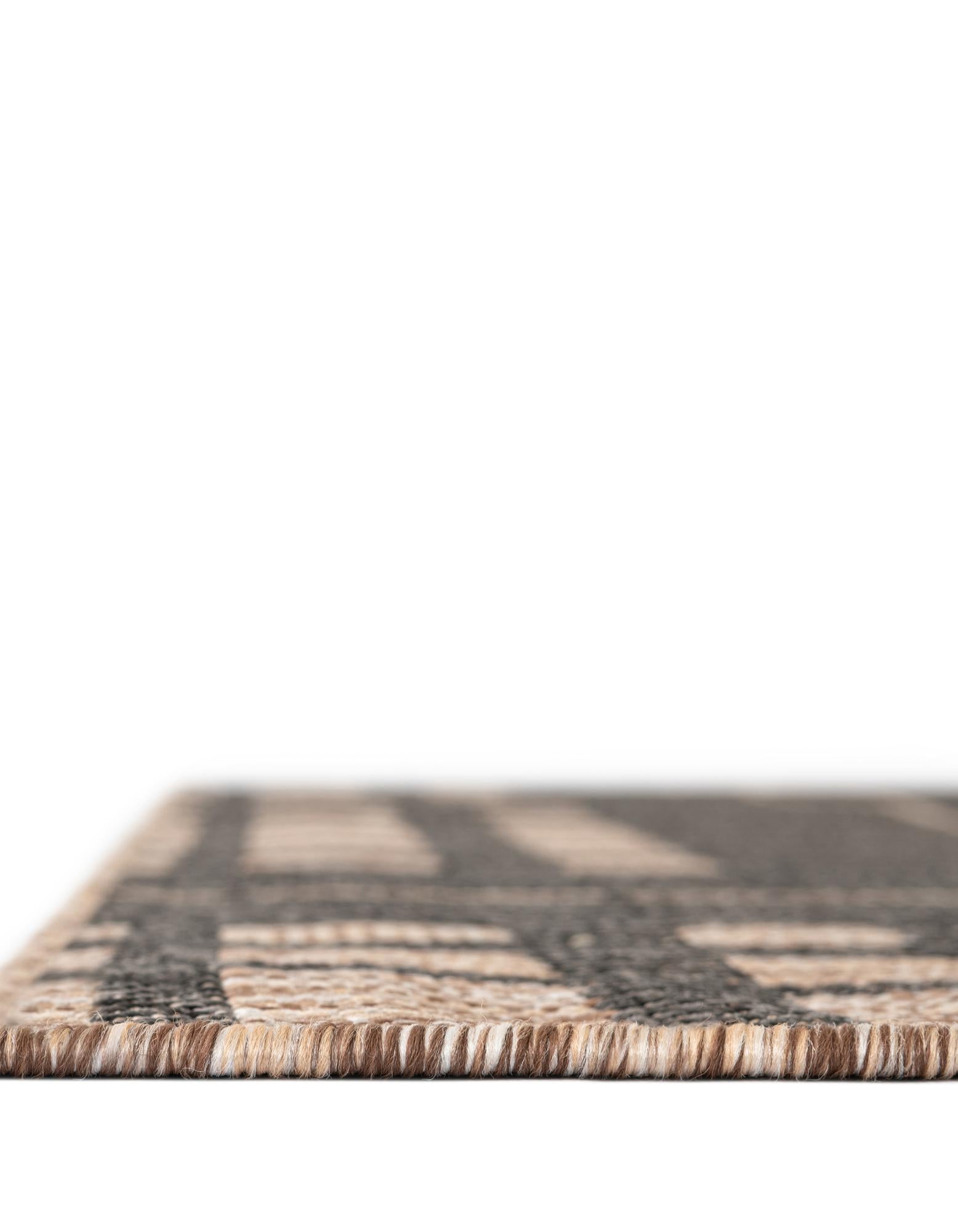 2' x 6' Easy-Clean Checkered Indoor / Outdoor Runner Rug