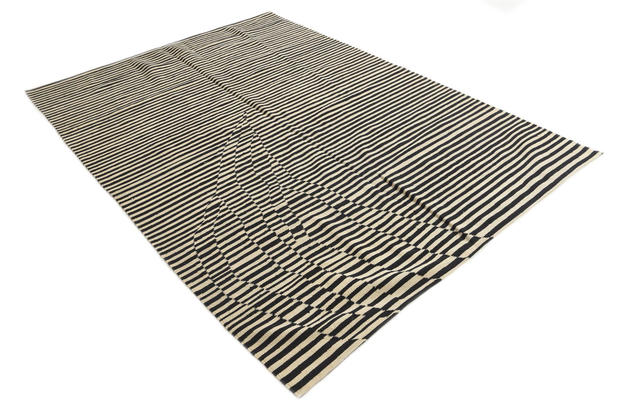 4' 7 x 7' 10 Hand Woven Kilim Modern Wool Rug