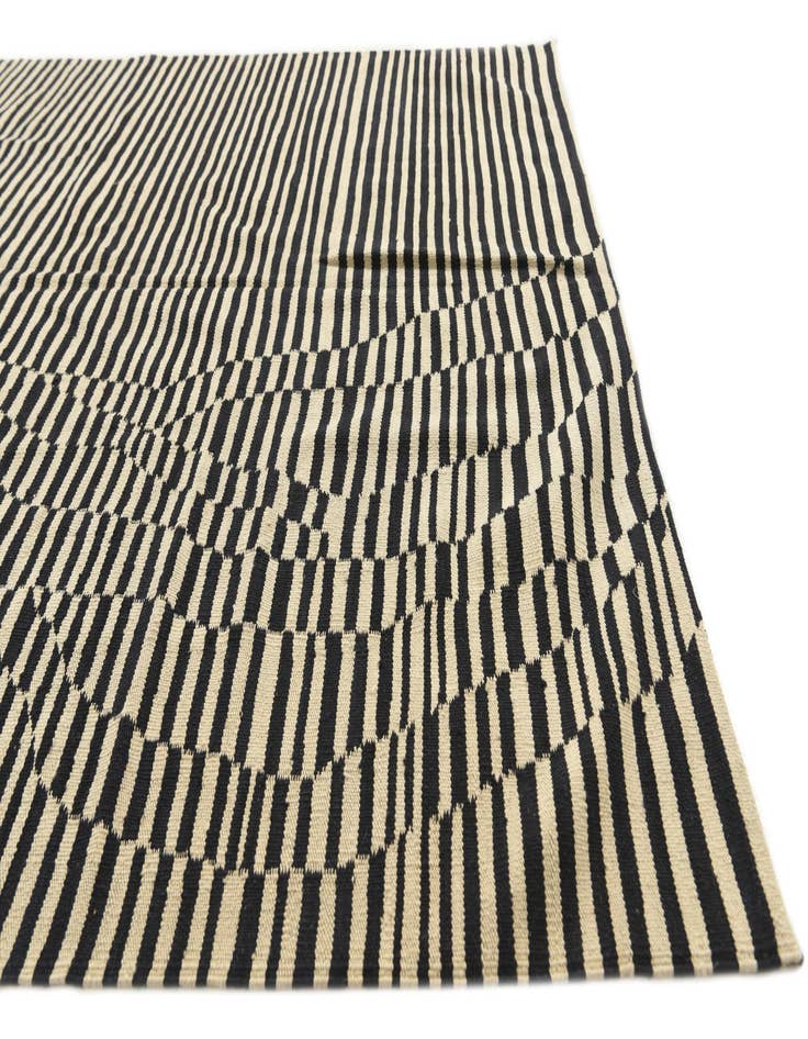 Detail image of 4' 7 x 7' 10  Hand Woven Kilim Modern Wool Rug