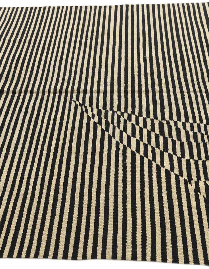 Detail image of 4' 7 x 7' 10  Hand Woven Kilim Modern Wool Rug