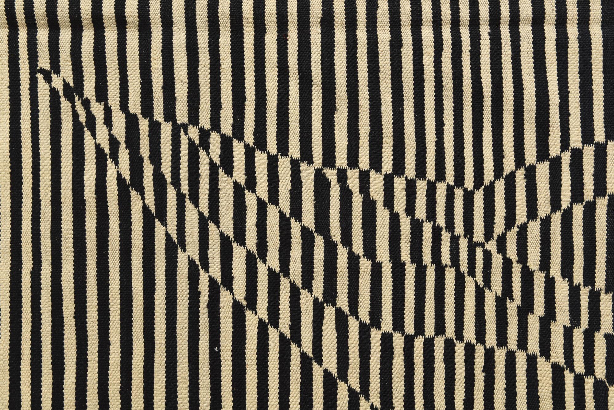 4' 7 x 7' 10 Hand Woven Kilim Modern Wool Rug