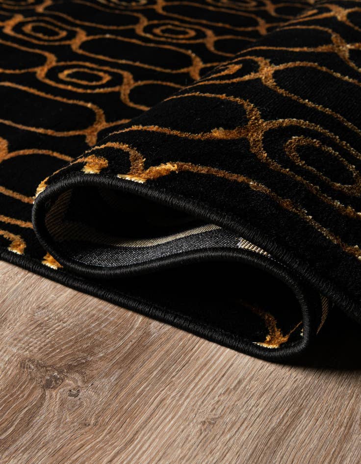 Detail image of 6' x 9' Vogue Geo Rug