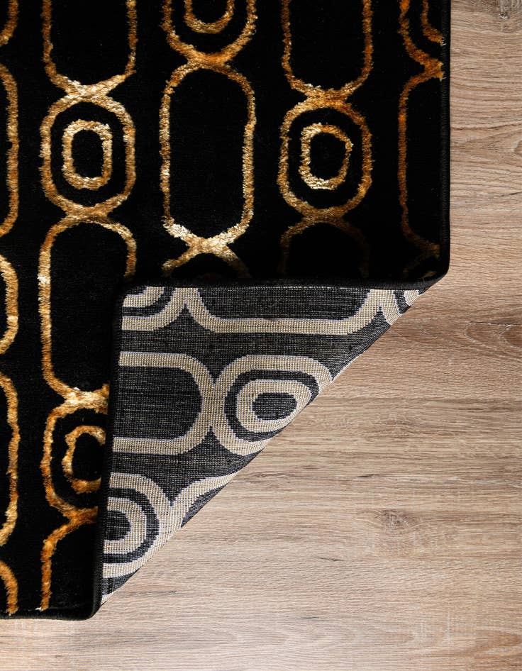 Detail image of 6' x 9' Vogue Geo Rug