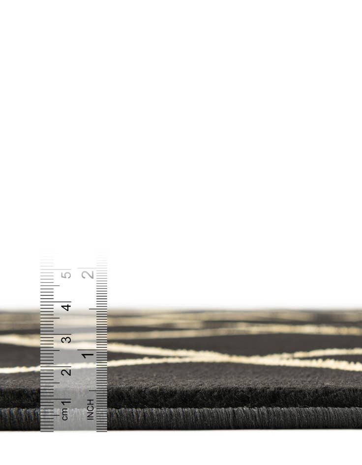 Detail image of 6' x 9' Vogue Geo Rug