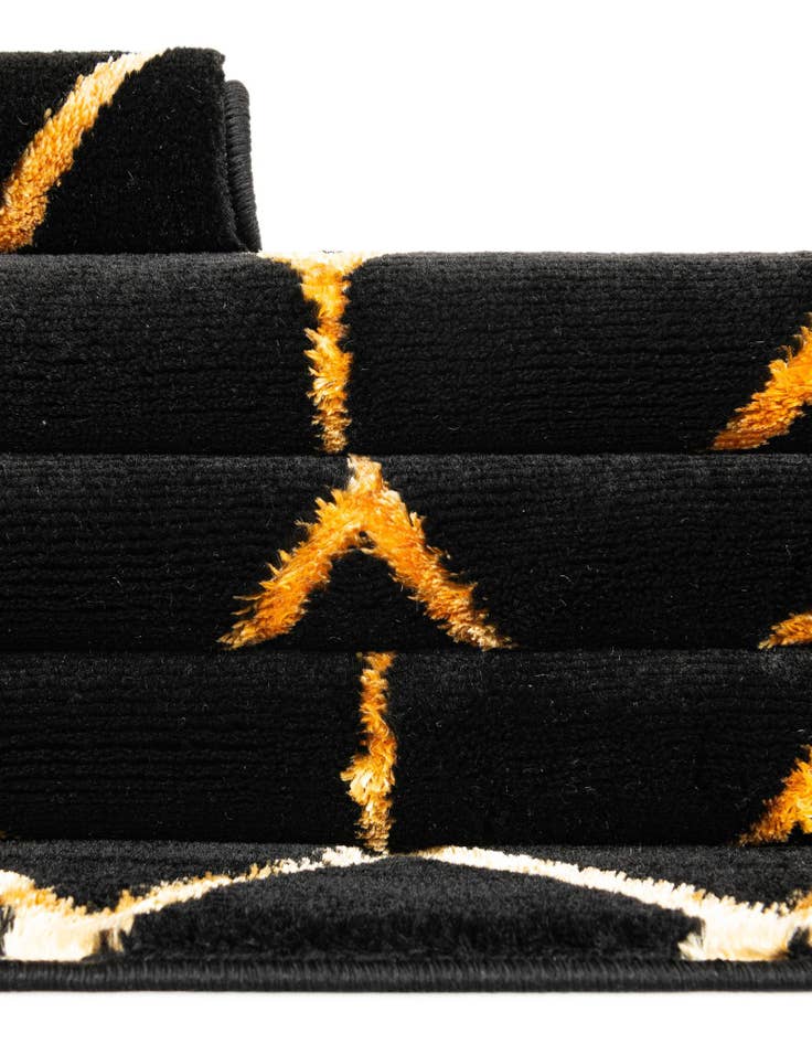 Detail image of 2' 7 x 12'  Marilyn Monroe&trade; Glam Trellis Runner Rug