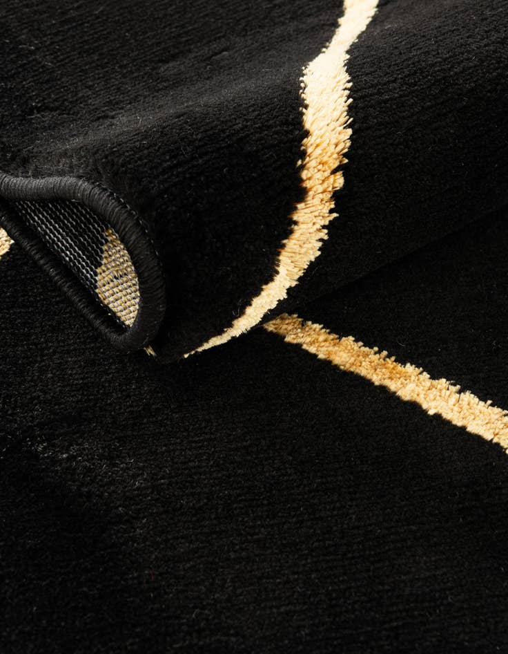 Detail image of 2' x 6' Vogue Geo Runner Rug