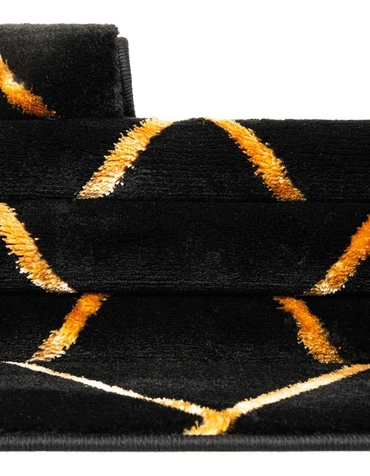Detail image of 7' 10 x 7' 10 Vogue Geo Square Rug